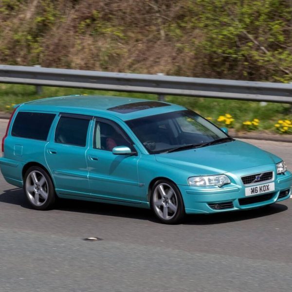 VOLVO V70R (2003-)